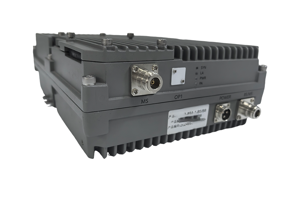  东台三频手机信号接收器2000㎡