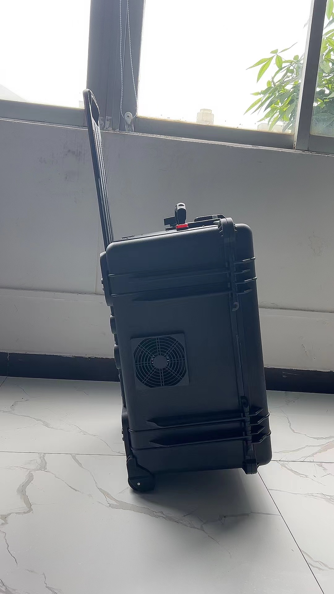 东台手拉箱型移动通信干扰器